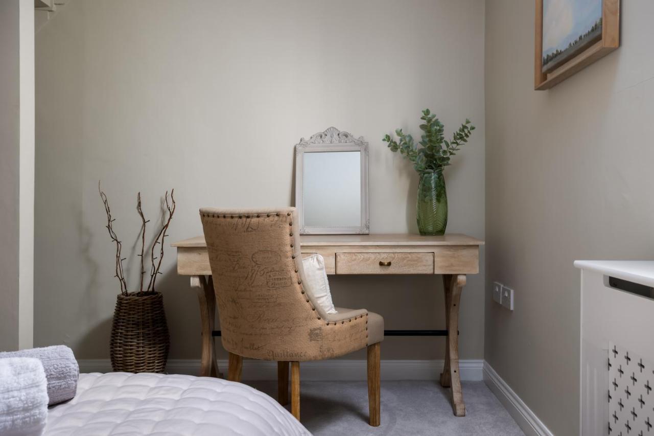 Alpha Terrace Villa Moreton-in-Marsh Bagian luar foto