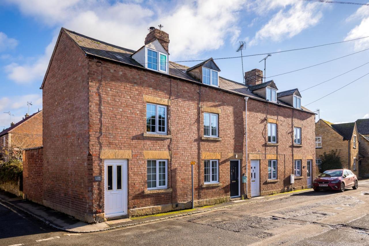 Alpha Terrace Villa Moreton-in-Marsh Bagian luar foto